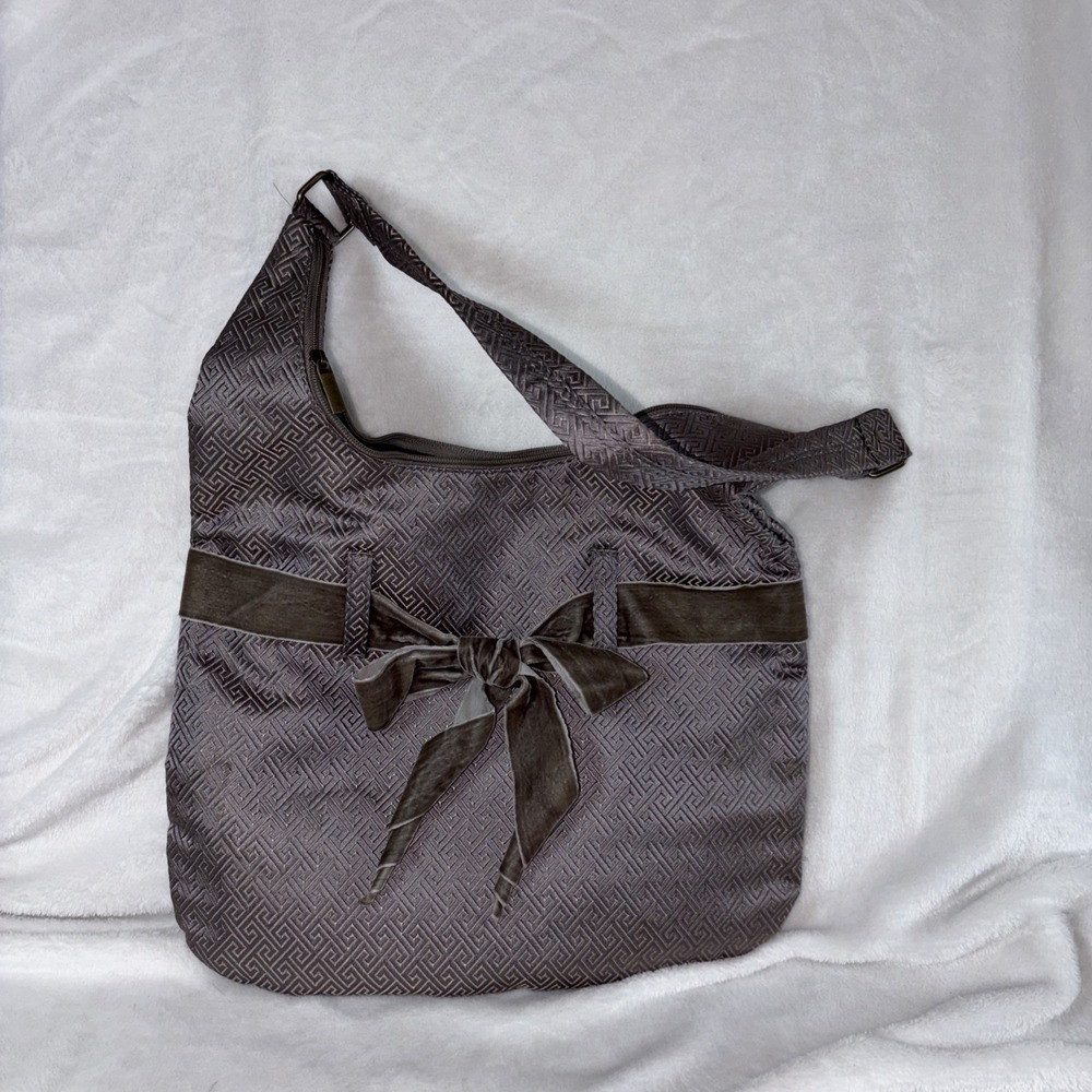 Wagg-a-Bagg Harbourville Nova Scotia Crescent Bag Greek Key Pattern Pewter‎ GUC